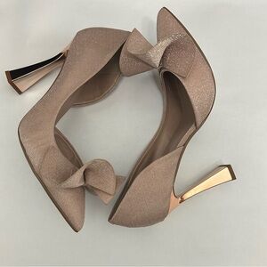 Betsey Johnson Elegant Bow High Heels - Sparkle Champagne - 9.5 medium